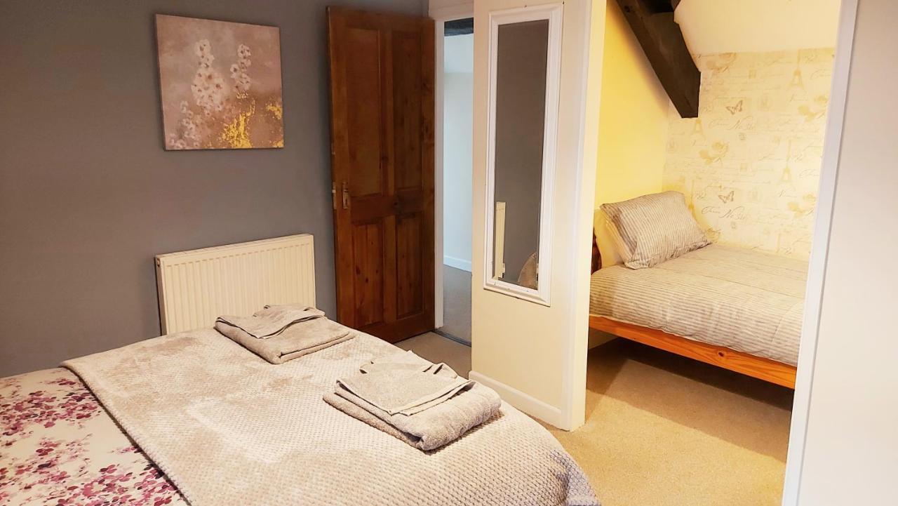The Cock Hotel Bronllys Extérieur photo