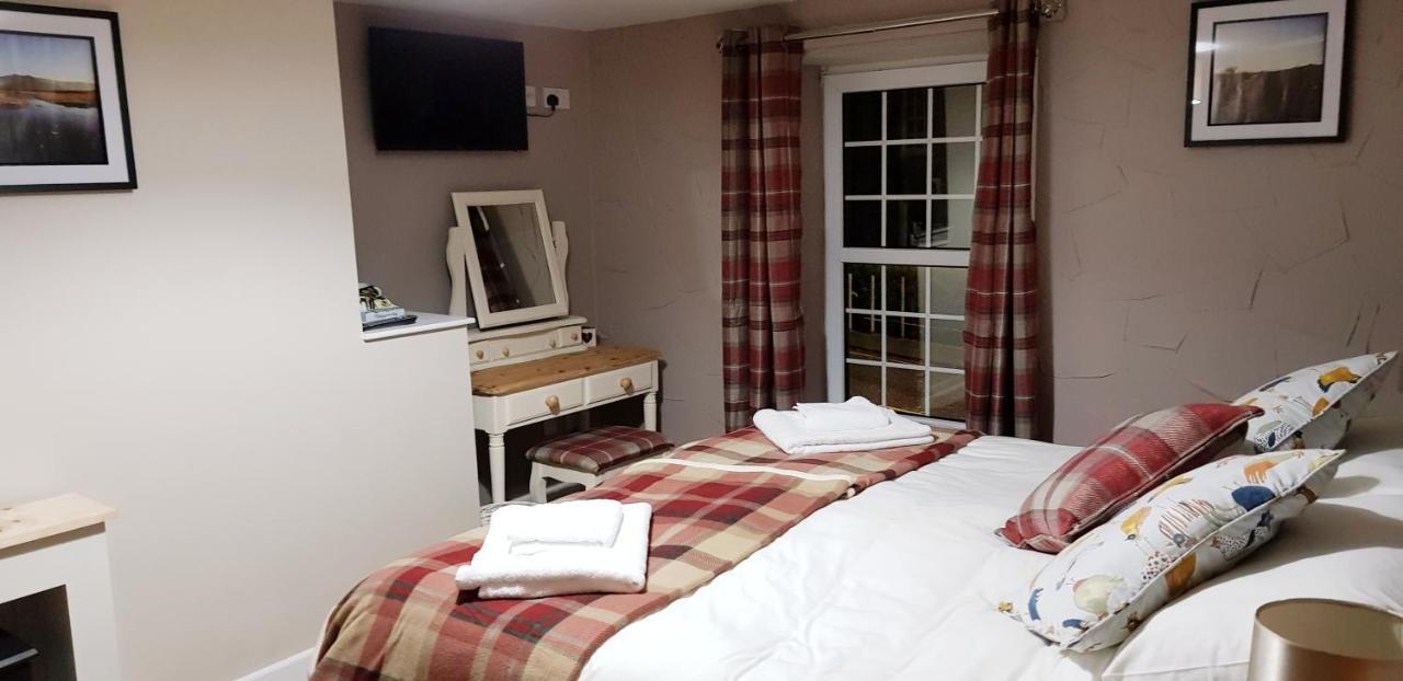 The Cock Hotel Bronllys Extérieur photo