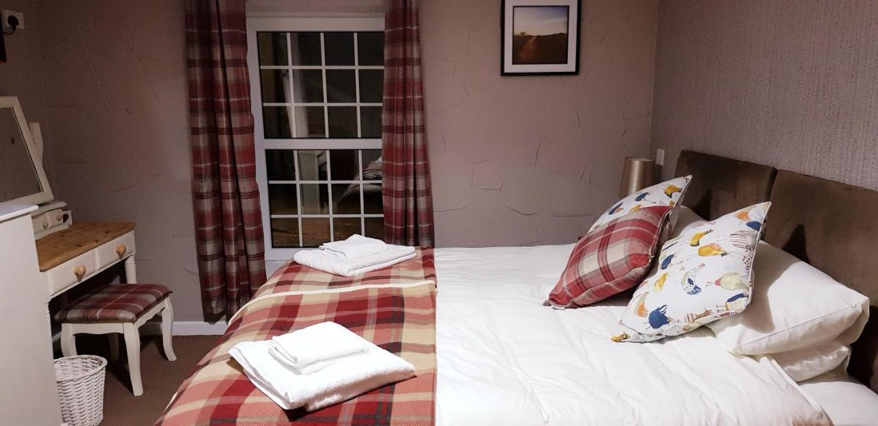 The Cock Hotel Bronllys Extérieur photo
